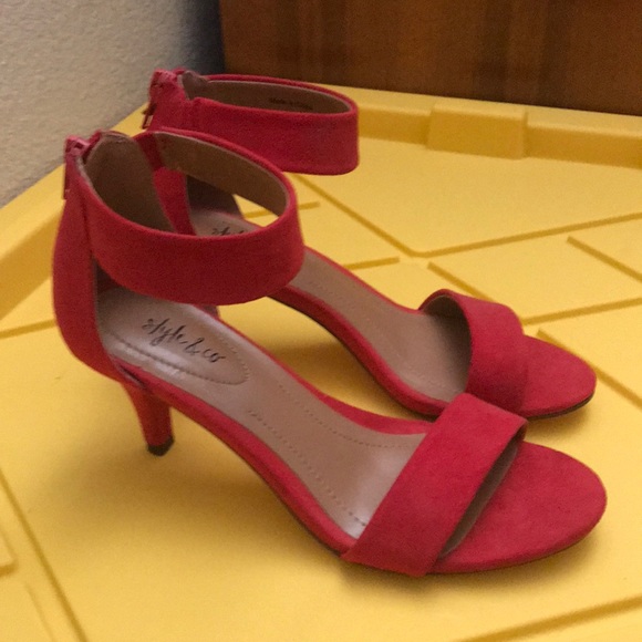 Heels - Picture 2 of 2